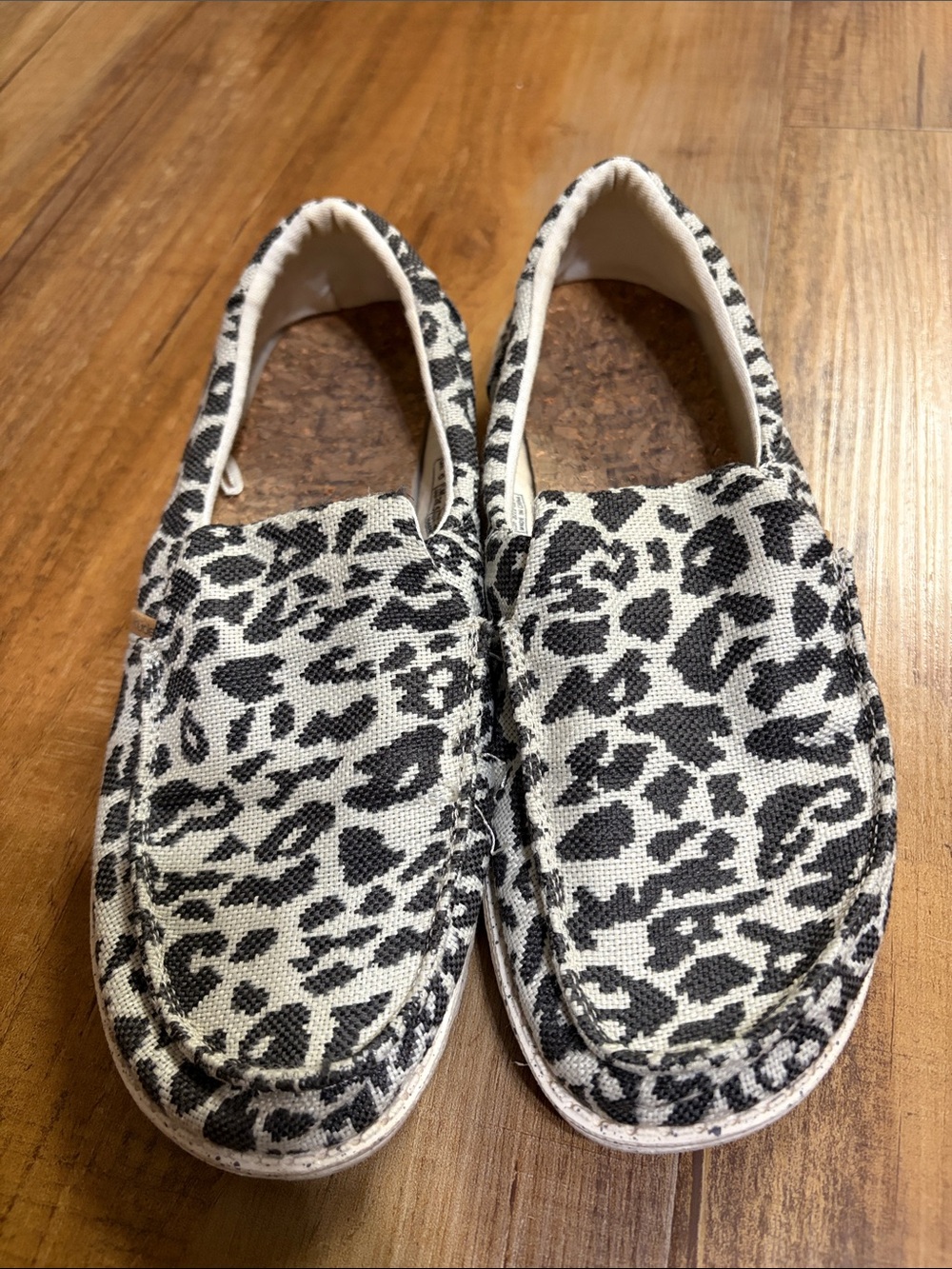 Hey Dude women’s Misty Woven Cheetah Gray loafer Shoes size 10